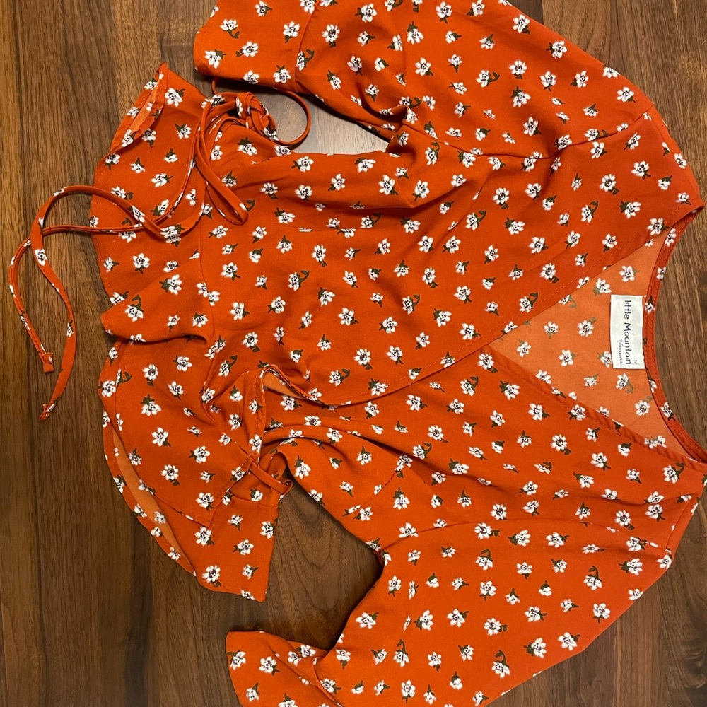 Little Mountain Cropped Wrap Top/Blouse
